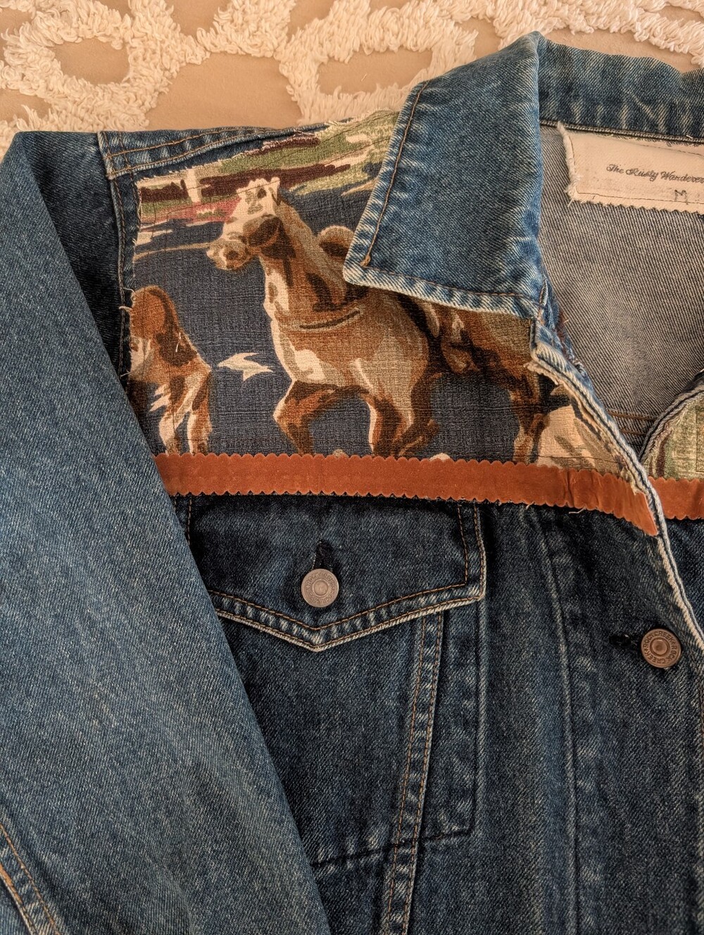 Upcycled denim jacket w rare cowboy fabric, Size M - L - Picture 3 of 10